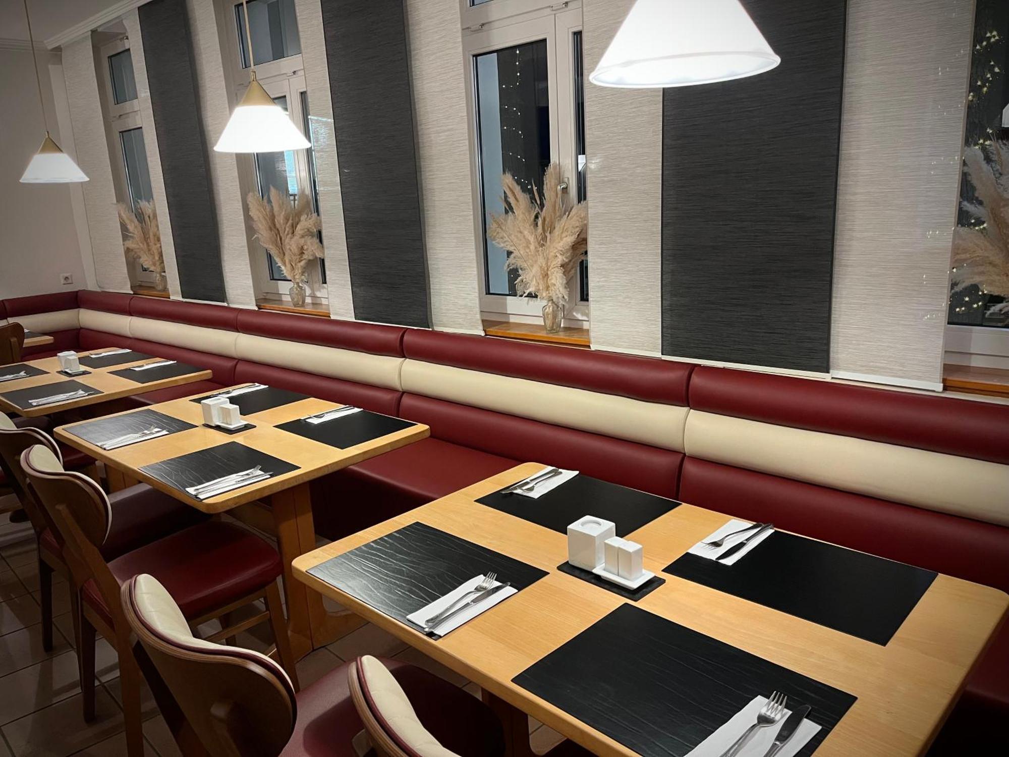 Hotel Zu Den Linden Wachtberg ภายนอก รูปภาพ