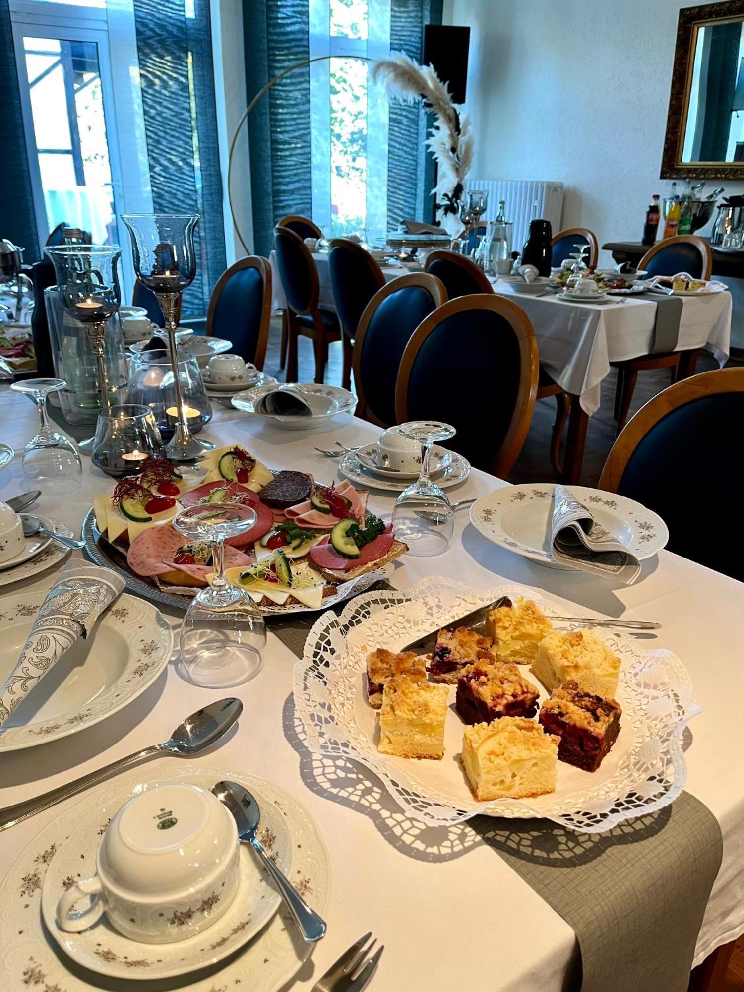 Hotel Zu Den Linden Wachtberg ภายนอก รูปภาพ