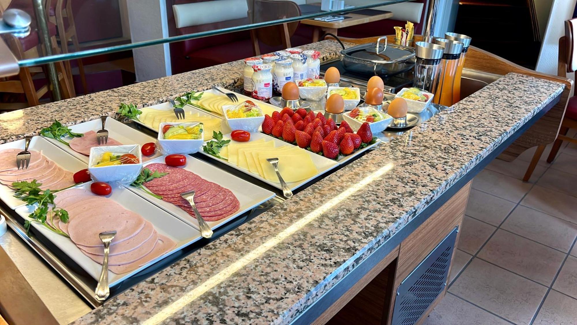 Hotel Zu Den Linden Wachtberg ภายนอก รูปภาพ